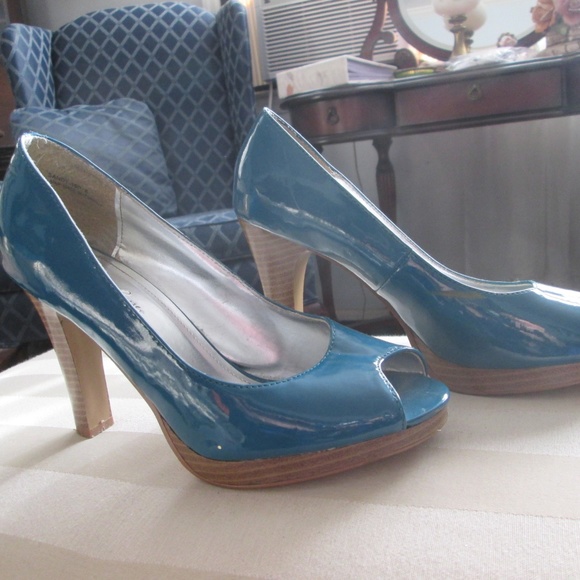Charlotte Russe - Teal Blue Heels Size 8 - Picture 3 of 6